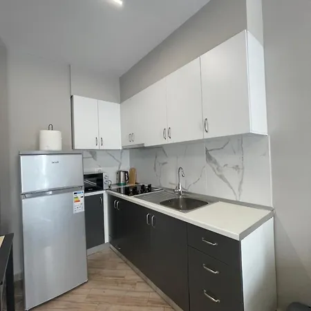 Guesthouse3 טיראנה