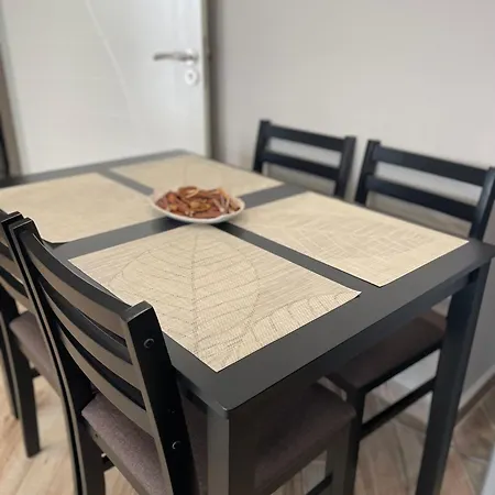 Guesthouse3 דירה